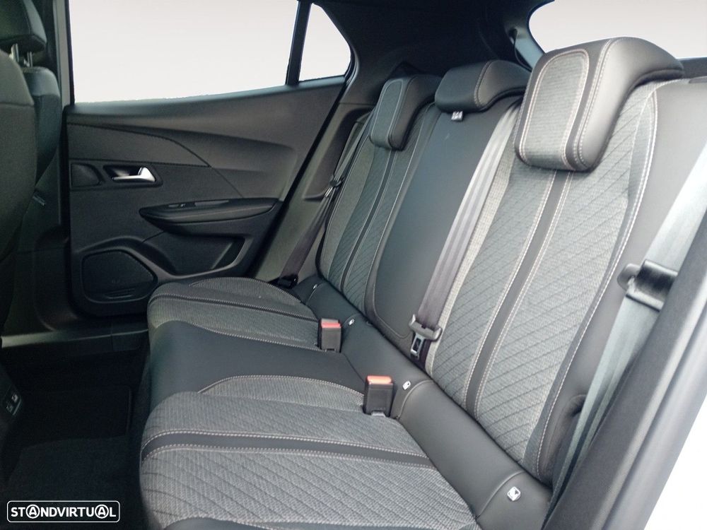 Peugeot e-2008 54 kWh Allure - 13