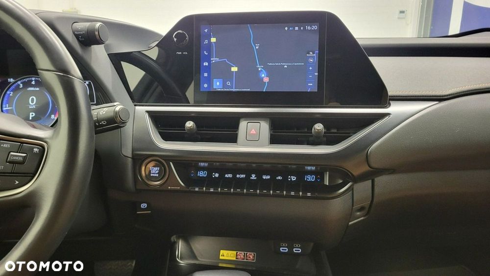 Lexus UX - 17