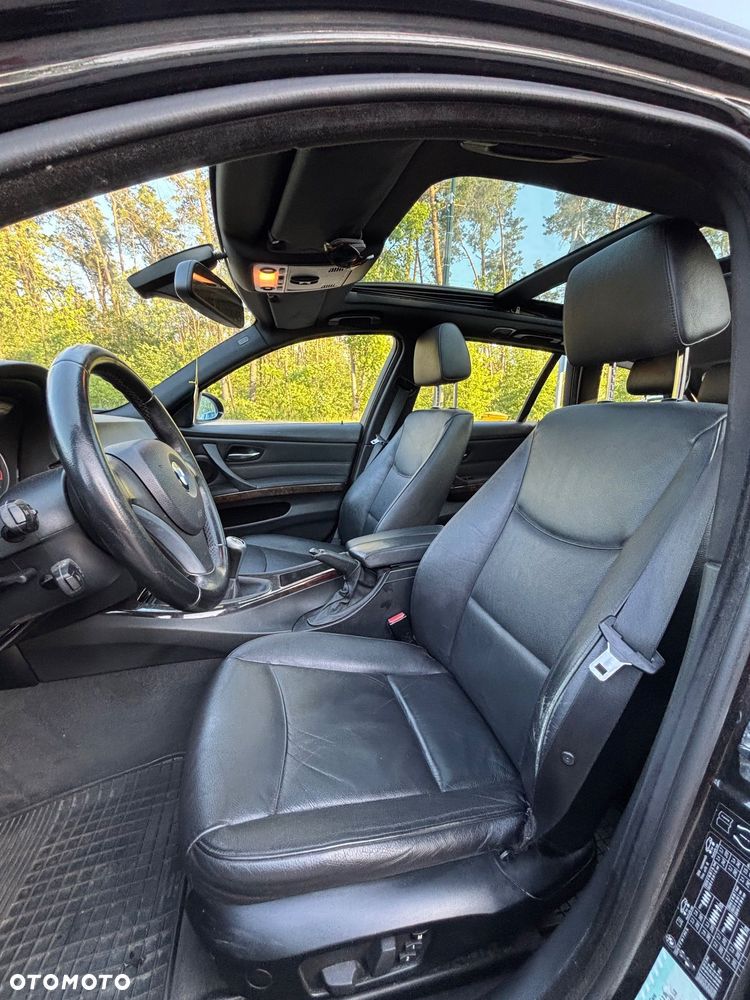 BMW Seria 3 325i - 24