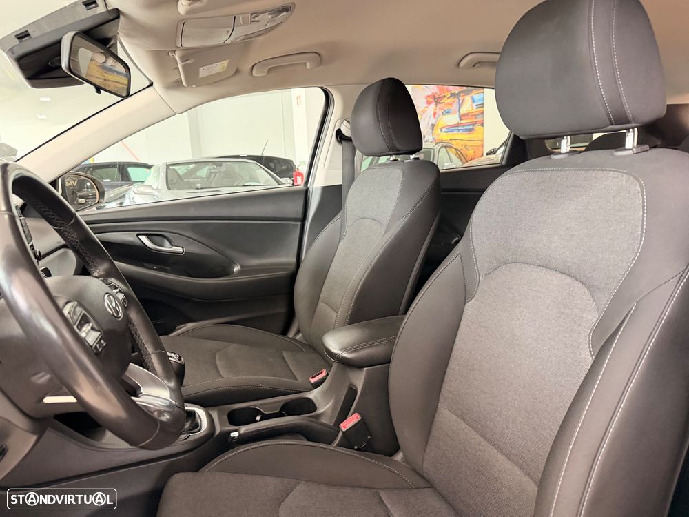 Hyundai i30 SW 1.6 CRDi Style+Navi - 11