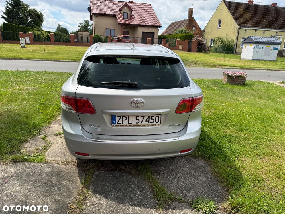 Toyota Avensis 1.8 Sol - 10