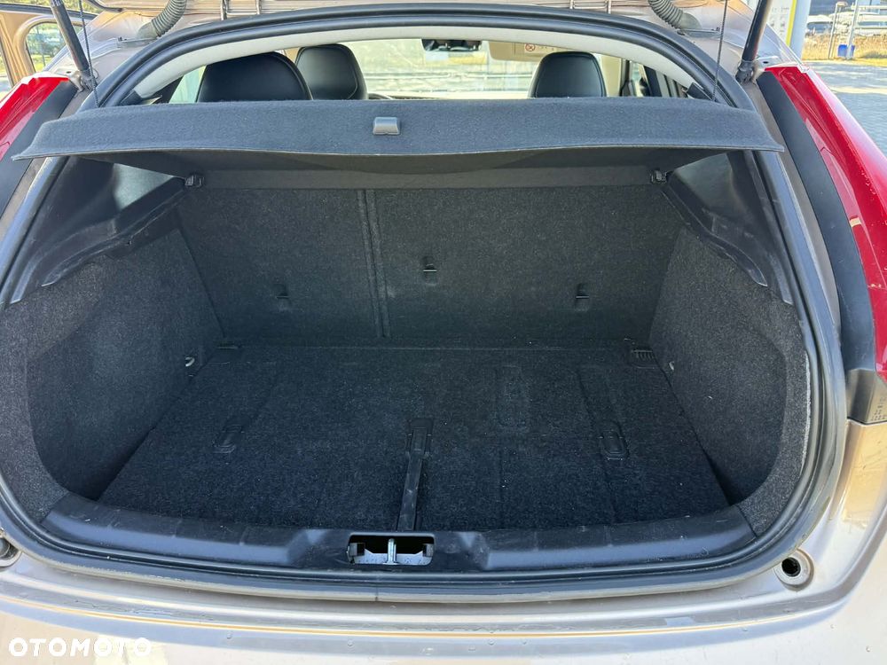 Volvo V40 Cross Country D3 Momentum - 12