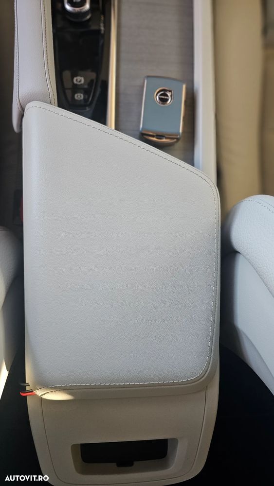 Volvo XC 60 Recharge T8 AWD AT Ultimate Dark - 37