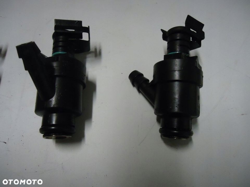 WTRYSKIWACZ E BMW M43 SERIA 3 1.6i 1.8i 1247931 - 2
