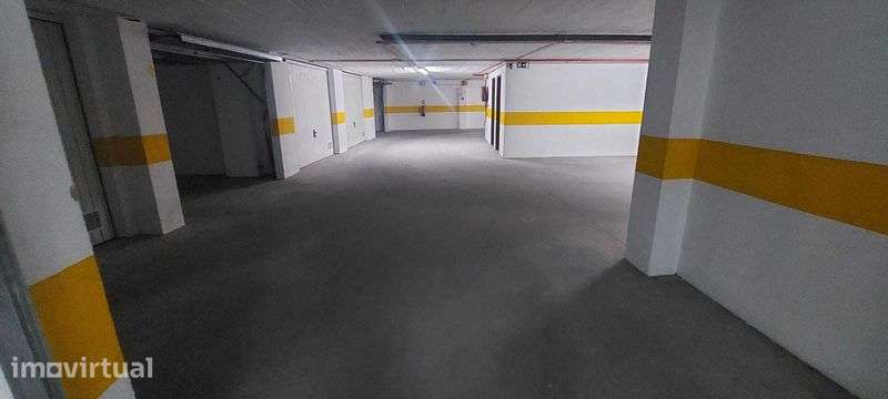 Box fechada para dois carros - Grande imagem: 4/4