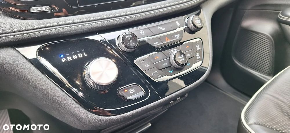 Chrysler Pacifica - 12