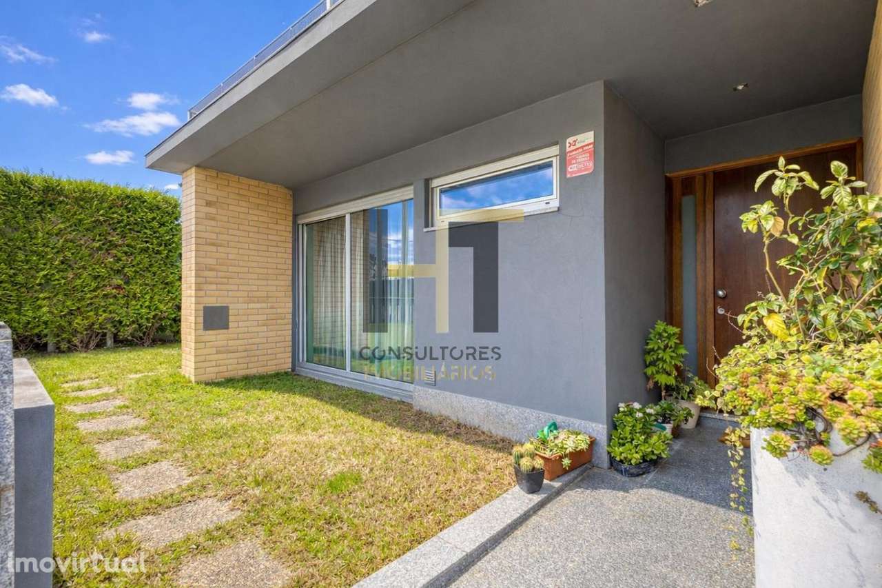 Moradia | Suíte | 3 Frentes | Recuado | Jardim - Grande imagem: 4/57