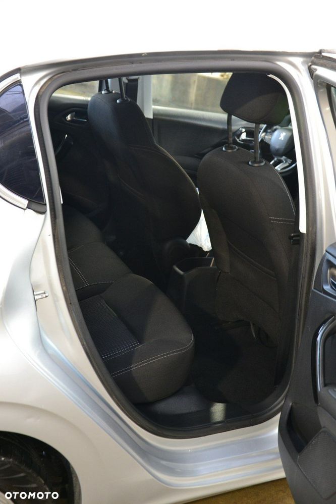 Peugeot 208 - 26