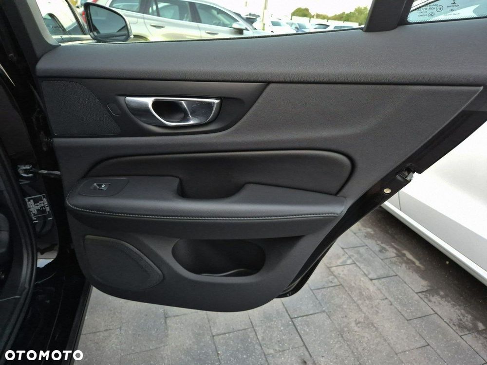 Volvo V60 B4 D Geartronic Momentum Pro - 23