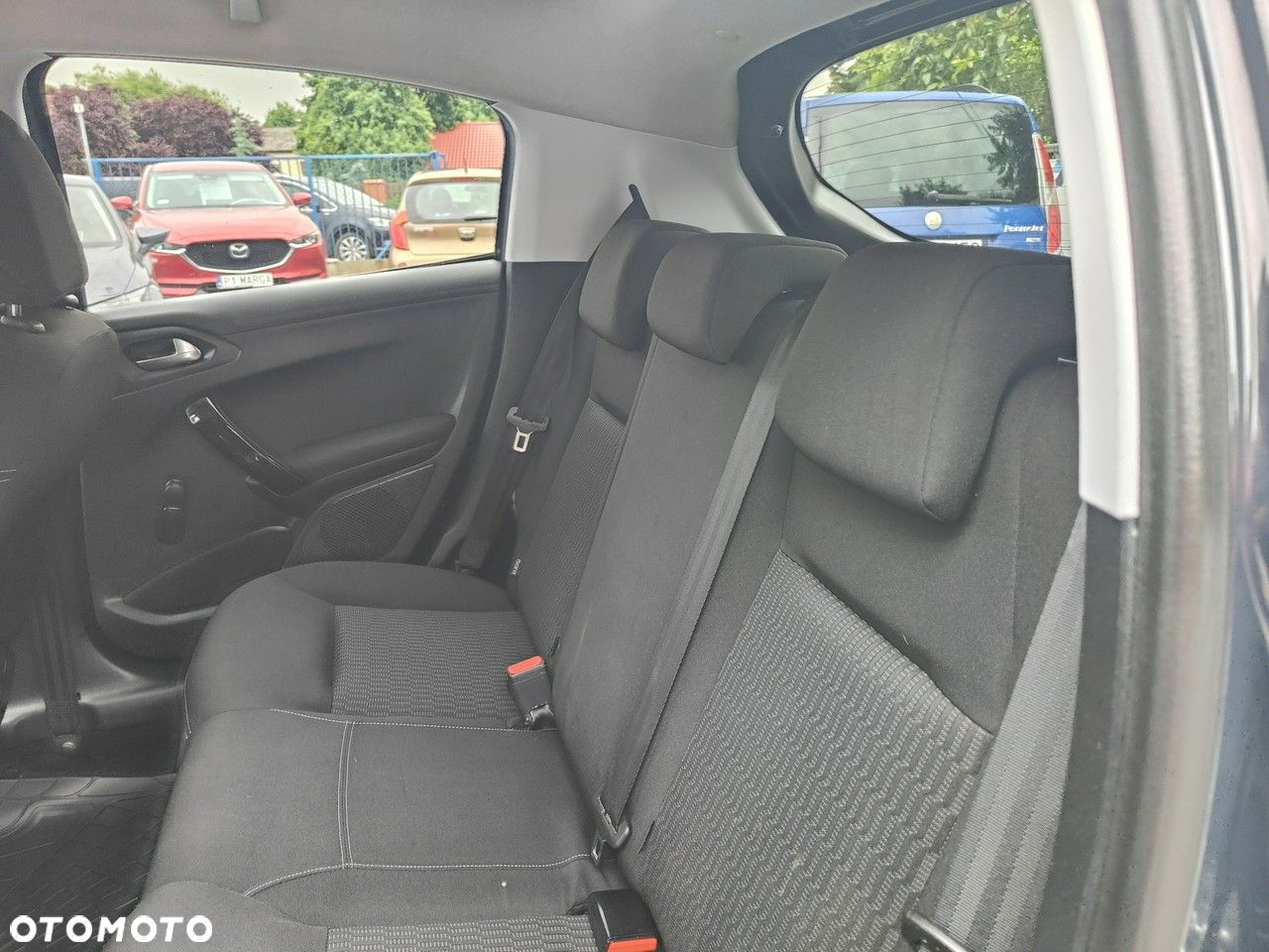 Peugeot 208 - 24