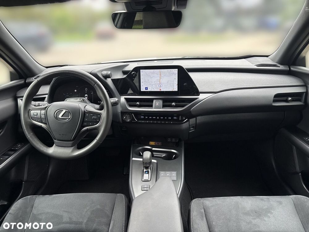 Lexus UX 300h Business - 21