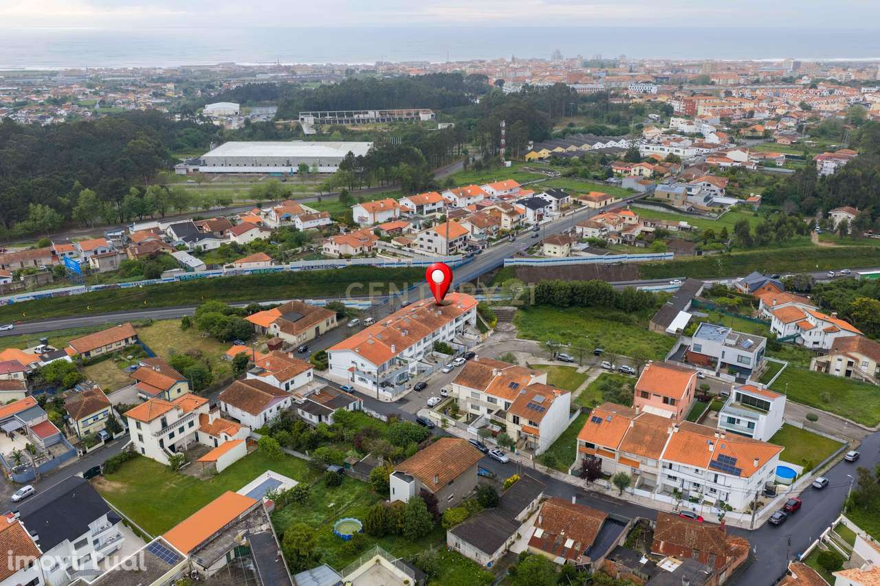 Moradia T3+1 em banda a 5 min do Centro da Cidade de Espinho - Grande imagem: 2/29