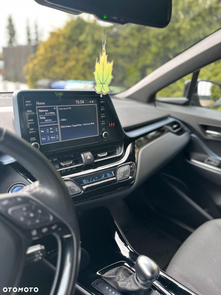 Toyota C-HR ver-2-0-hybrid-black-edition - 10