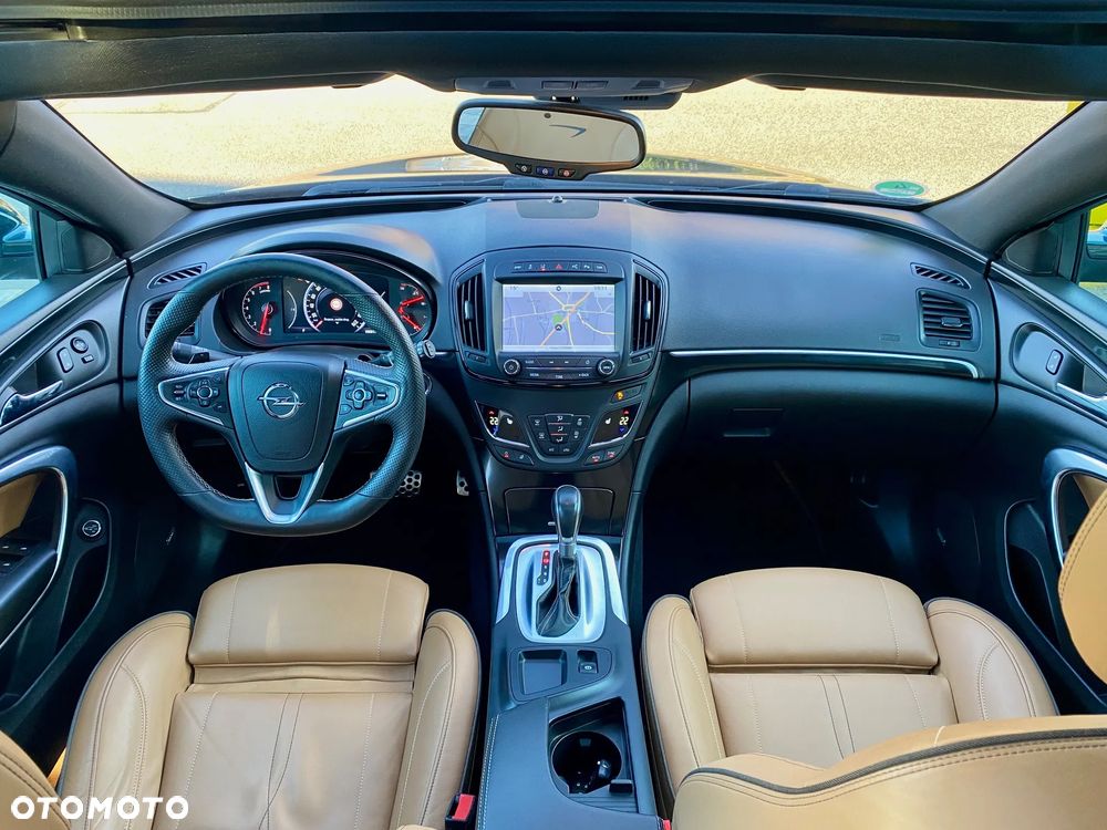 Opel Insignia 2.0 ECOTEC DI Turbo 4x4 Sports Tourer Business Edition - 9
