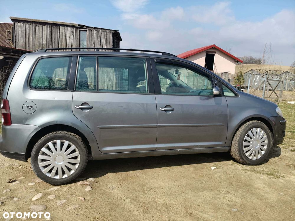 Volkswagen Touran 1.9 TDI Highline DSG - 2