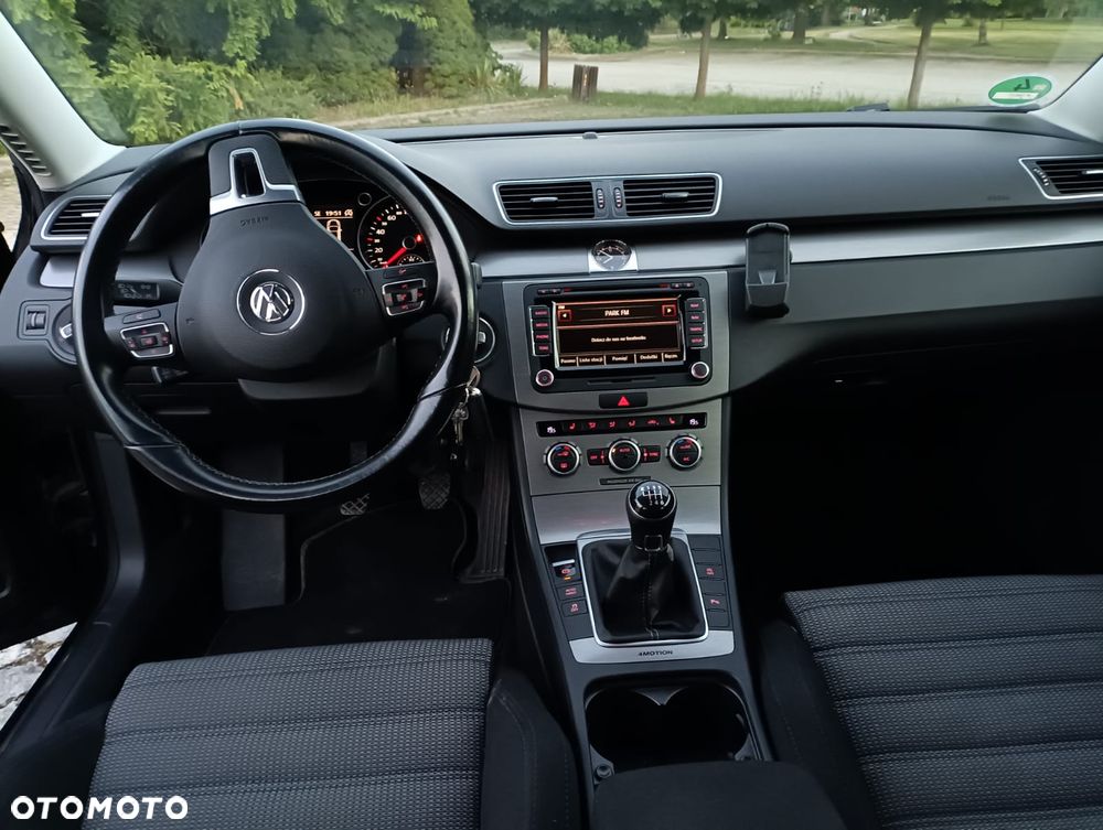 Volkswagen Passat Variant 2.0 TDI 4Motion BlueMotion Technol Comfortline - 16