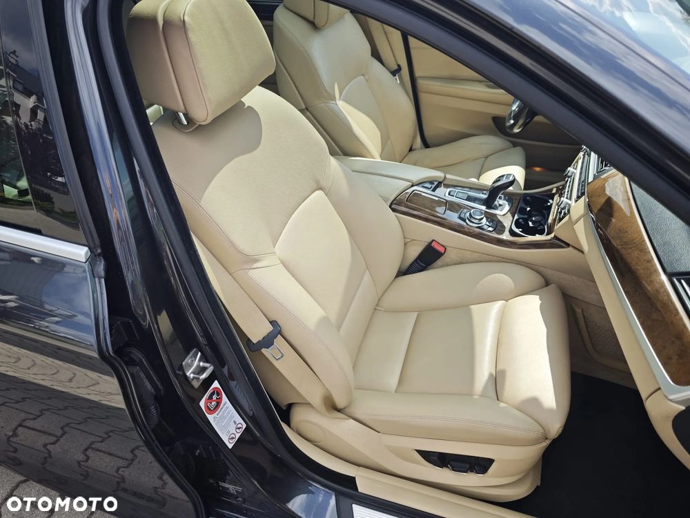BMW Seria 5 530d xDrive - 6