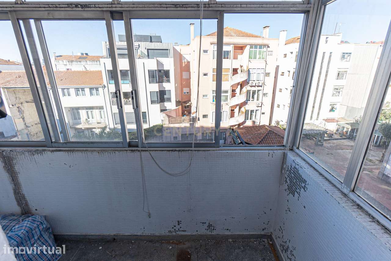 T1 com Marquise e Elevador | Rua D. João IV – Centro do Porto - Grande imagem: 4/24