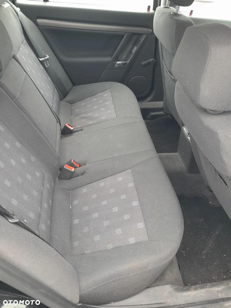 Opel Vectra 2.2 Essentia - 12