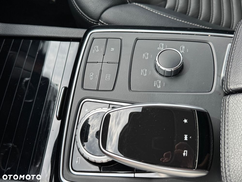 Mercedes-Benz GLS - 12