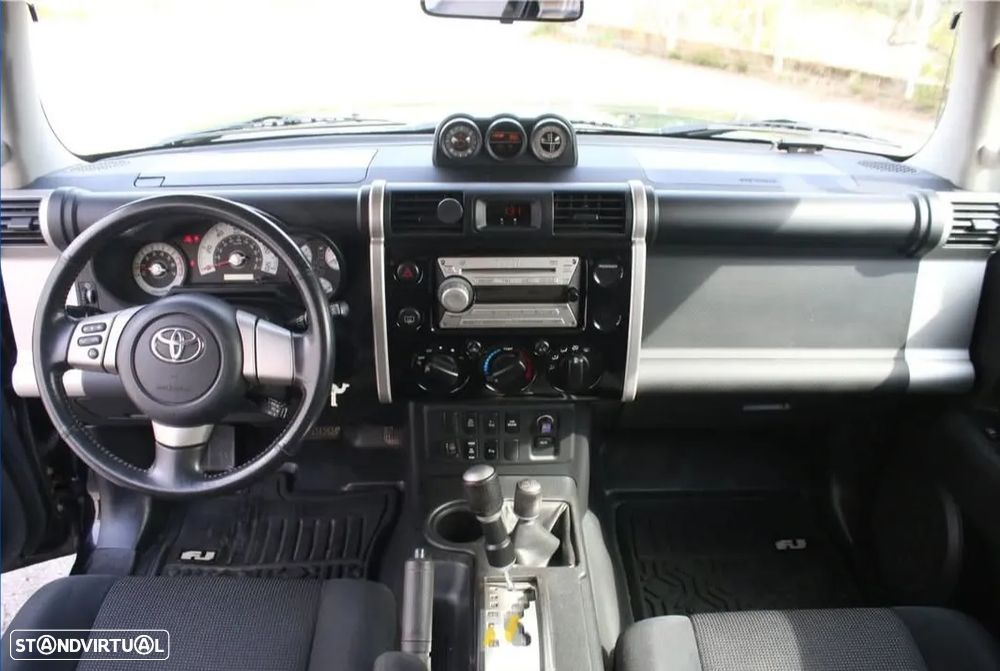Toyota Land Cruiser - 25