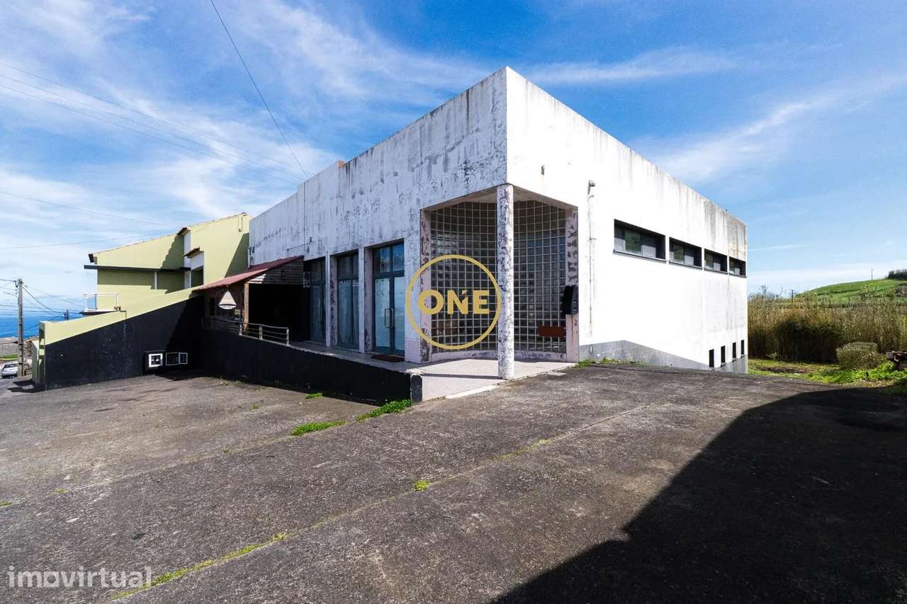 Estabelecimento Comercial em Fenais da Ajuda - Grande imagem: 2/35