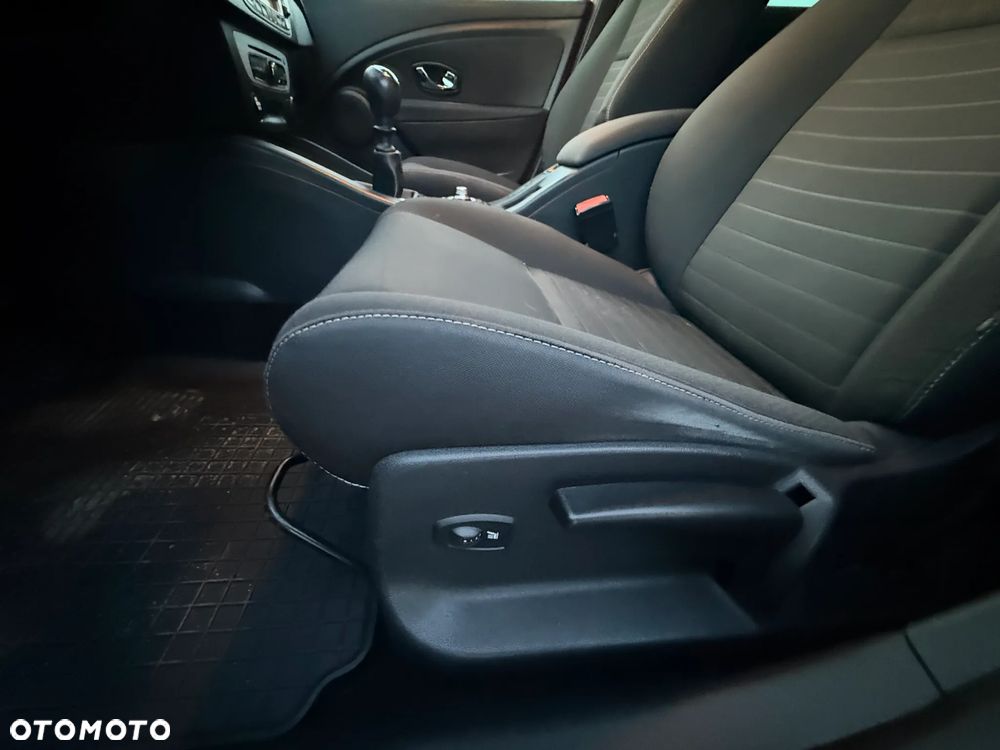 Renault Megane ENERGY TCe 115 Start & Stop Bose Edition - 15