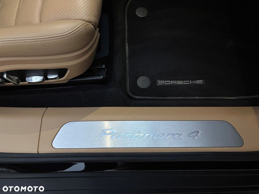 Porsche Panamera - 25