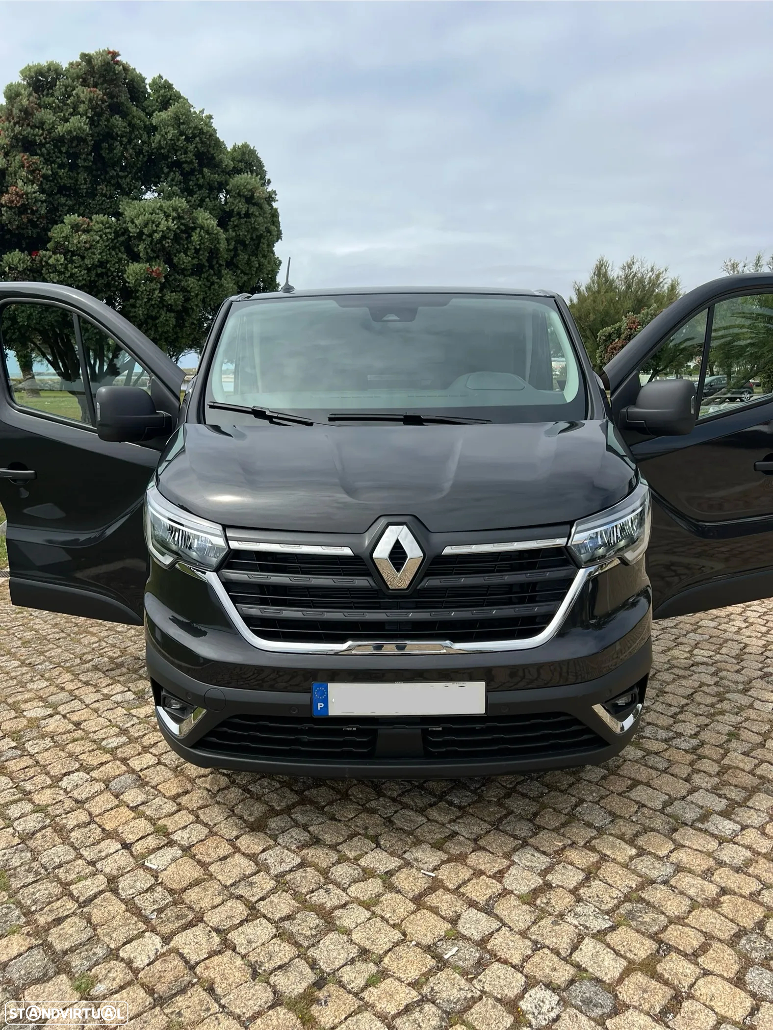 Renault Trafic Van 2.0 DCi 150cv c/ frio + caixa isotérmica - 24