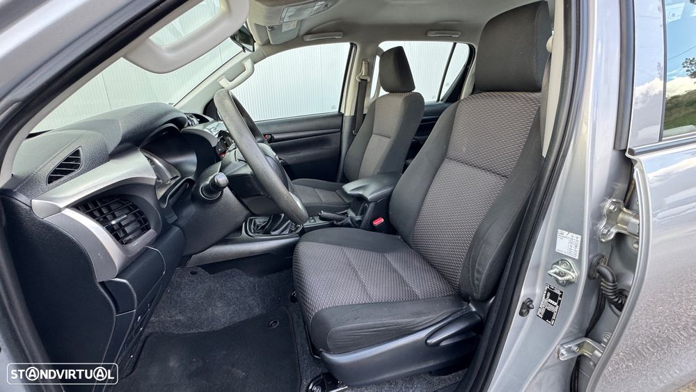 Toyota Hilux 2.4 D-4D 4WD CD CM - 16