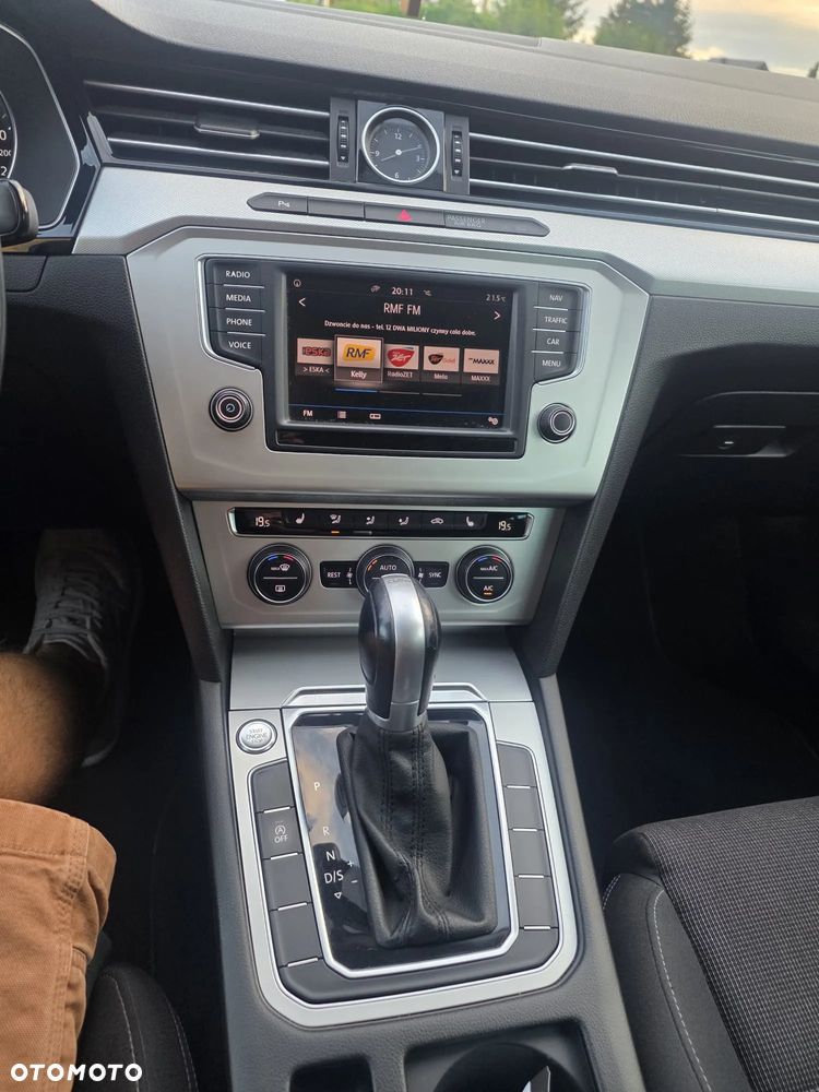 Volkswagen Passat 1.6 TDI (BlueMotion Technology) DSG Comfortline - 16