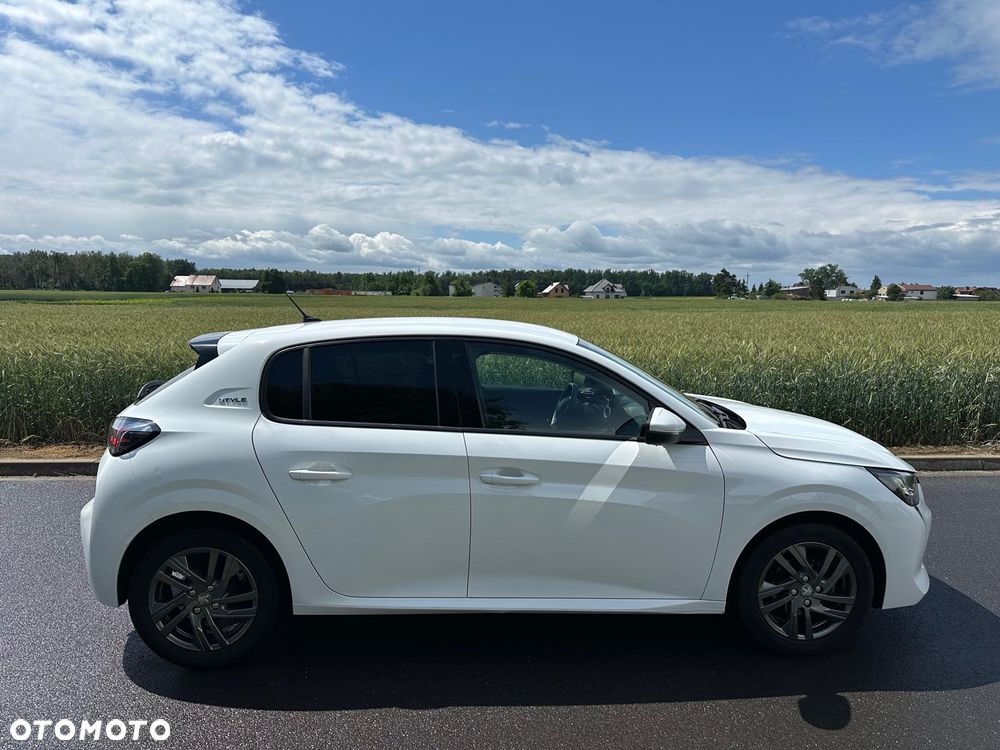Peugeot 208 - 8