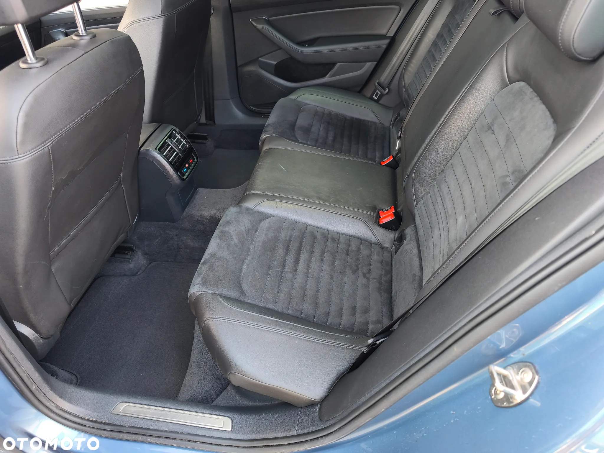Volkswagen Passat Variant 1.6 TDI (BlueMotion Technology) DSG Comfortline - 13