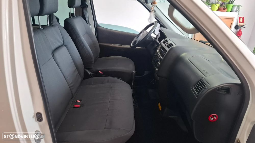 Toyota HiAce 2.5 D-4D Service 2.8T AC - 21