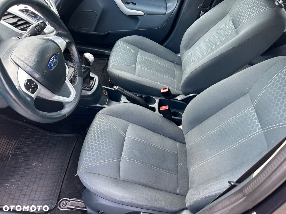 Ford Fiesta 1.4 Ghia - 11