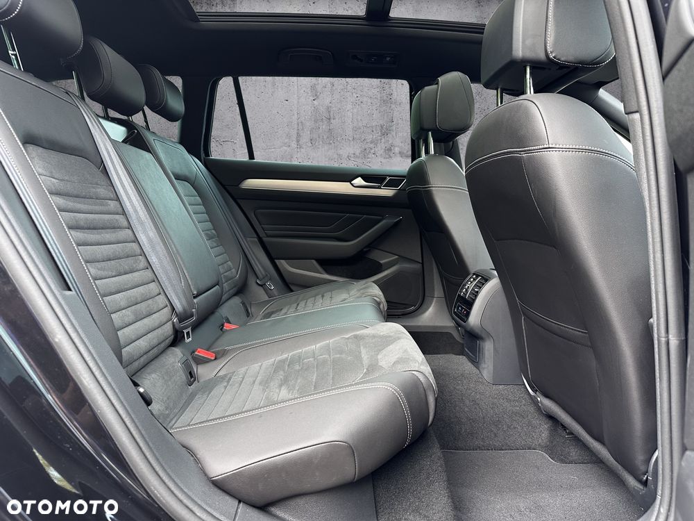 Volkswagen Passat Variant 2.0 TDI SCR DSG Elegance - 19