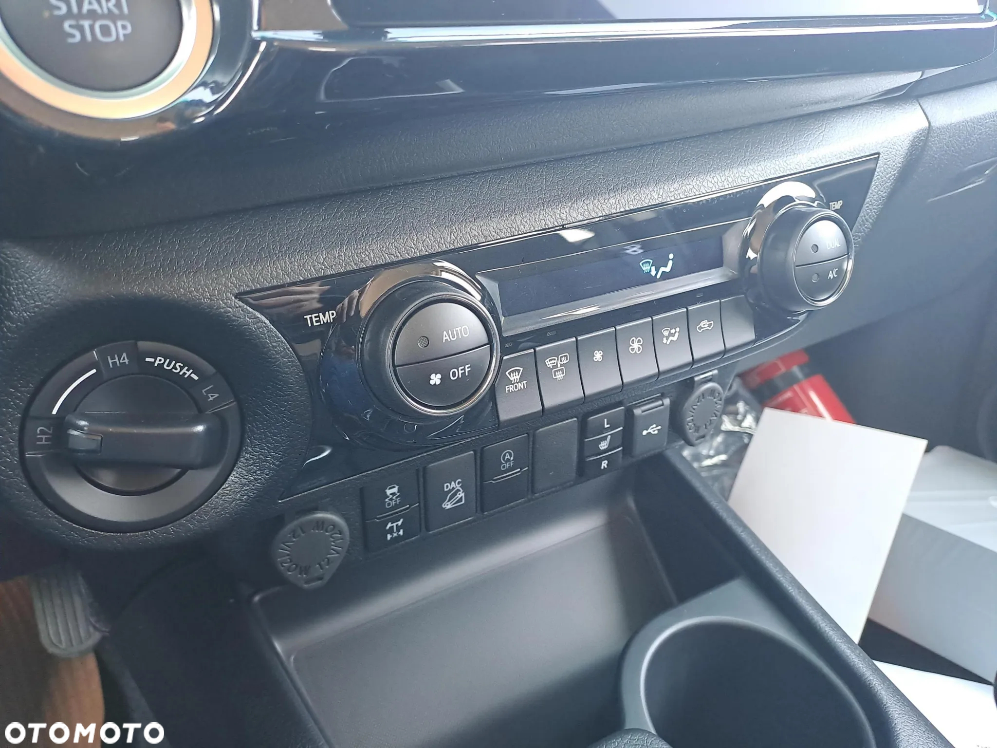 Toyota Hilux - 25
