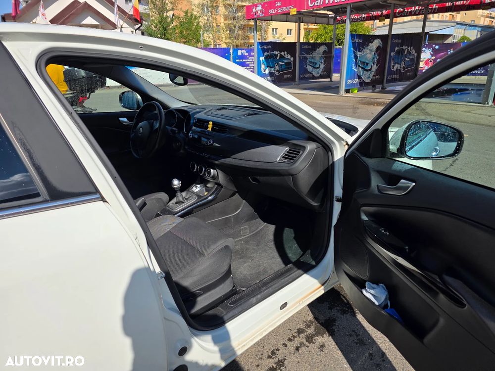 Alfa Romeo Giulietta 1.6 JTDM 16V - 13