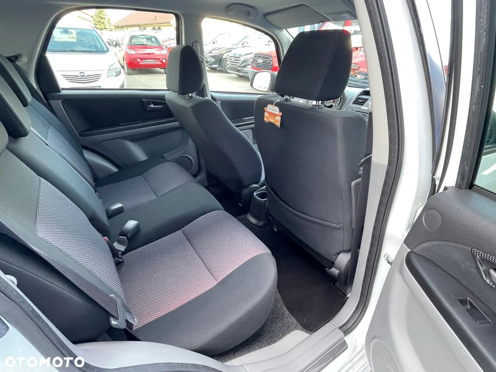 Suzuki SX4 1.6 VVT Streetline 4x2 Club - 12