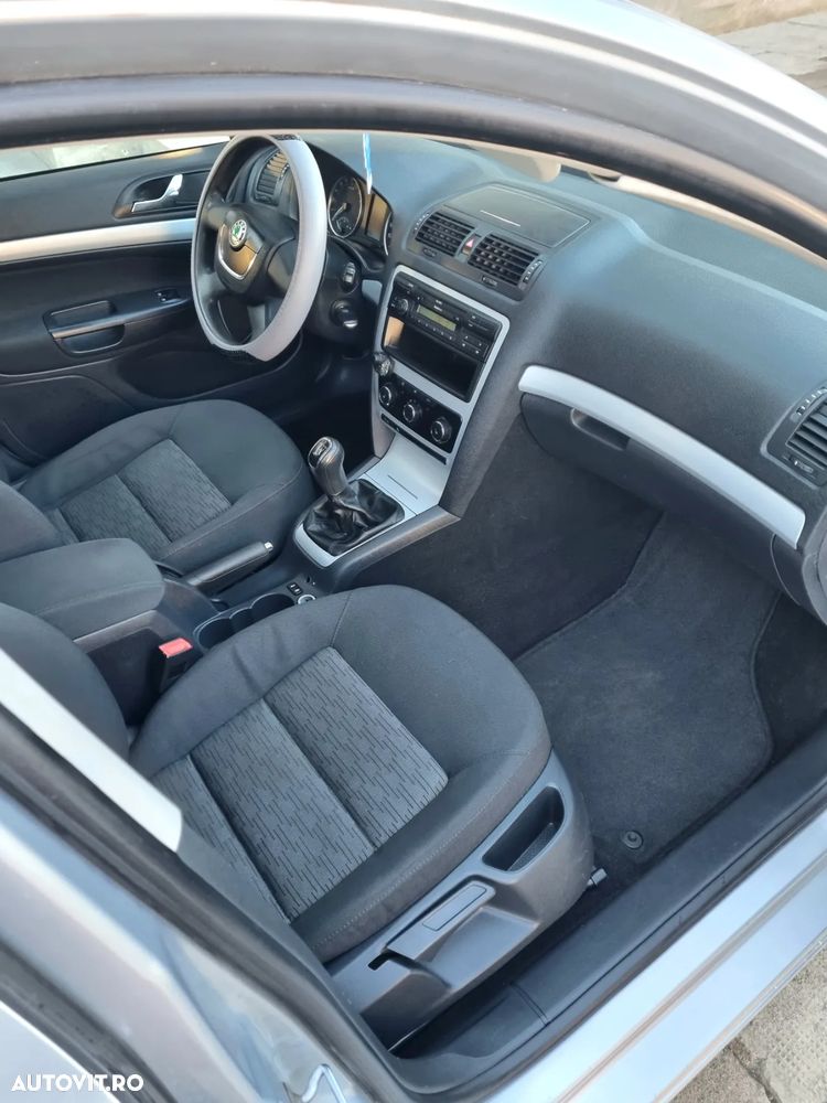 Skoda Octavia 1.6 TDI DPF FAMILY Green tec - 12