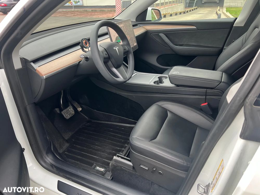 Tesla Model Y Long Range Dual Motor AWD - 8