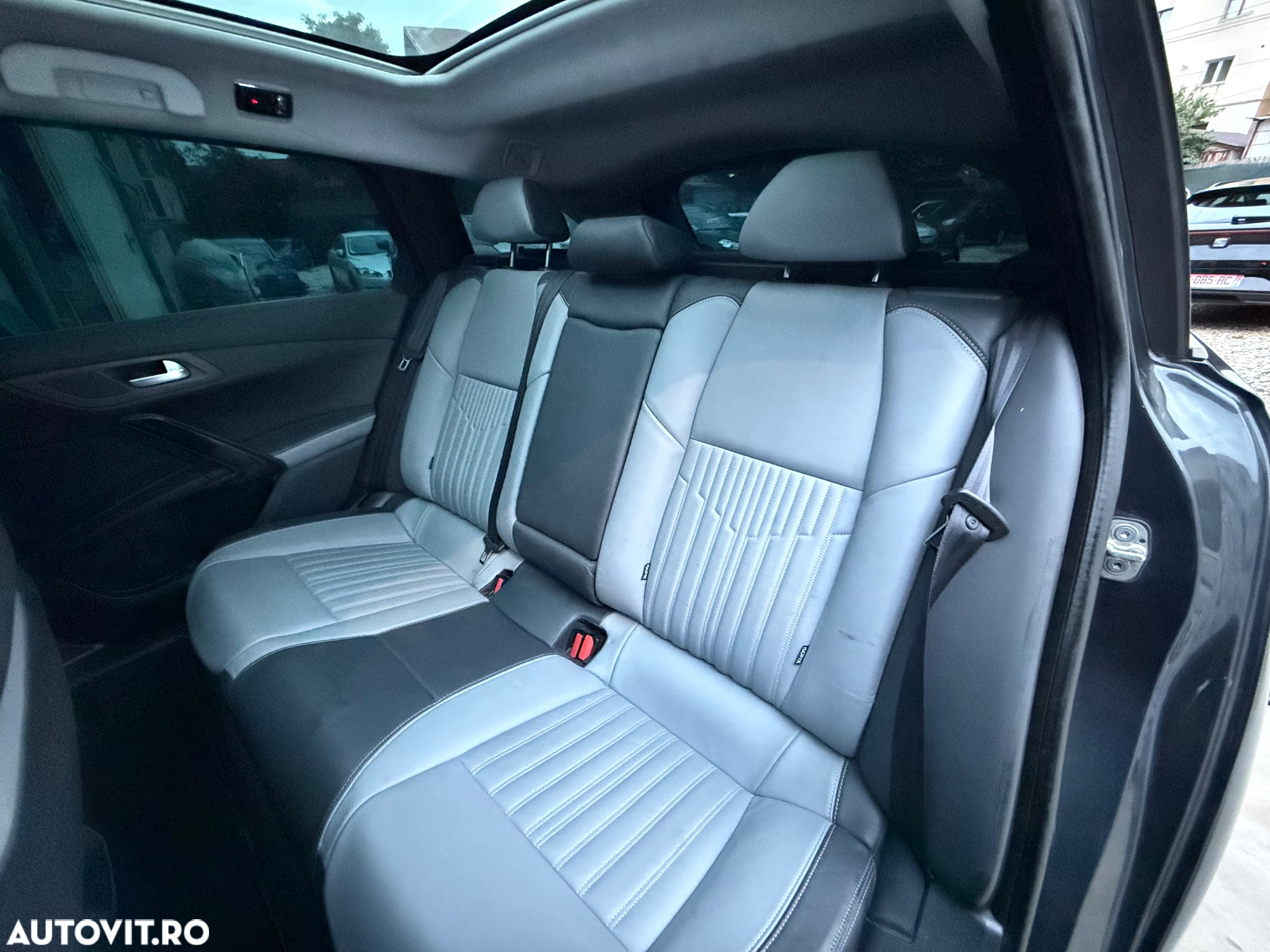 Peugeot 508 RXH Hybrid4 - 16