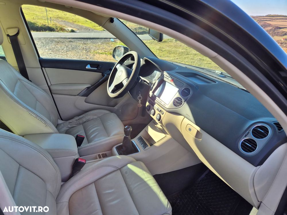 Volkswagen Tiguan - 1