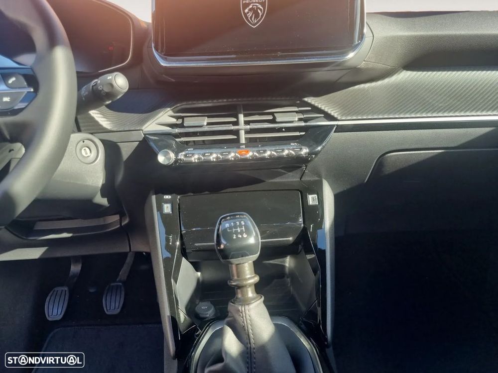 Peugeot 2008 1.2 PureTech Allure - 12