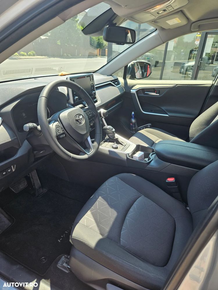 Toyota RAV4 - 6