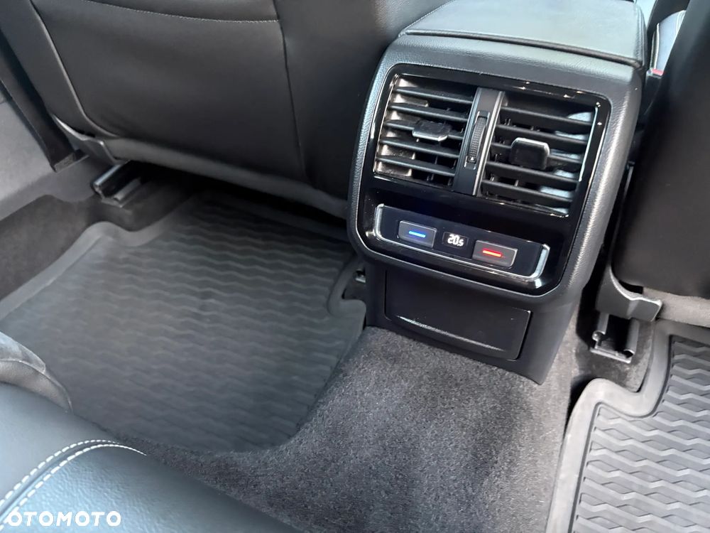 Volkswagen Passat 2.0 TDI 4Mot Elegance DSG - 18