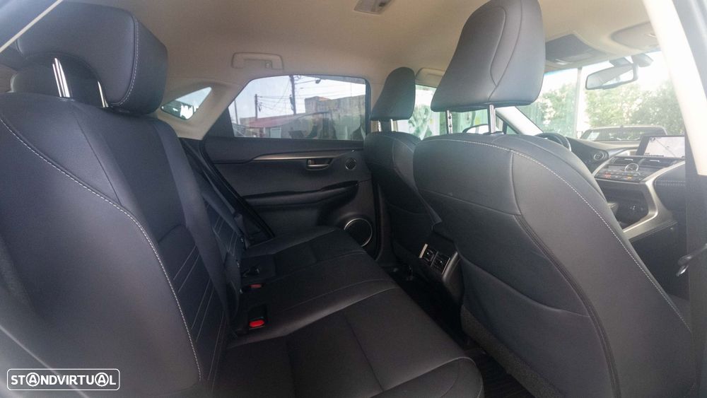 Lexus NX 300h Executive - 11