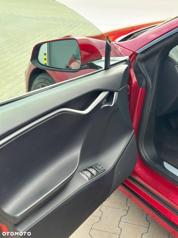 Tesla Model S - 22