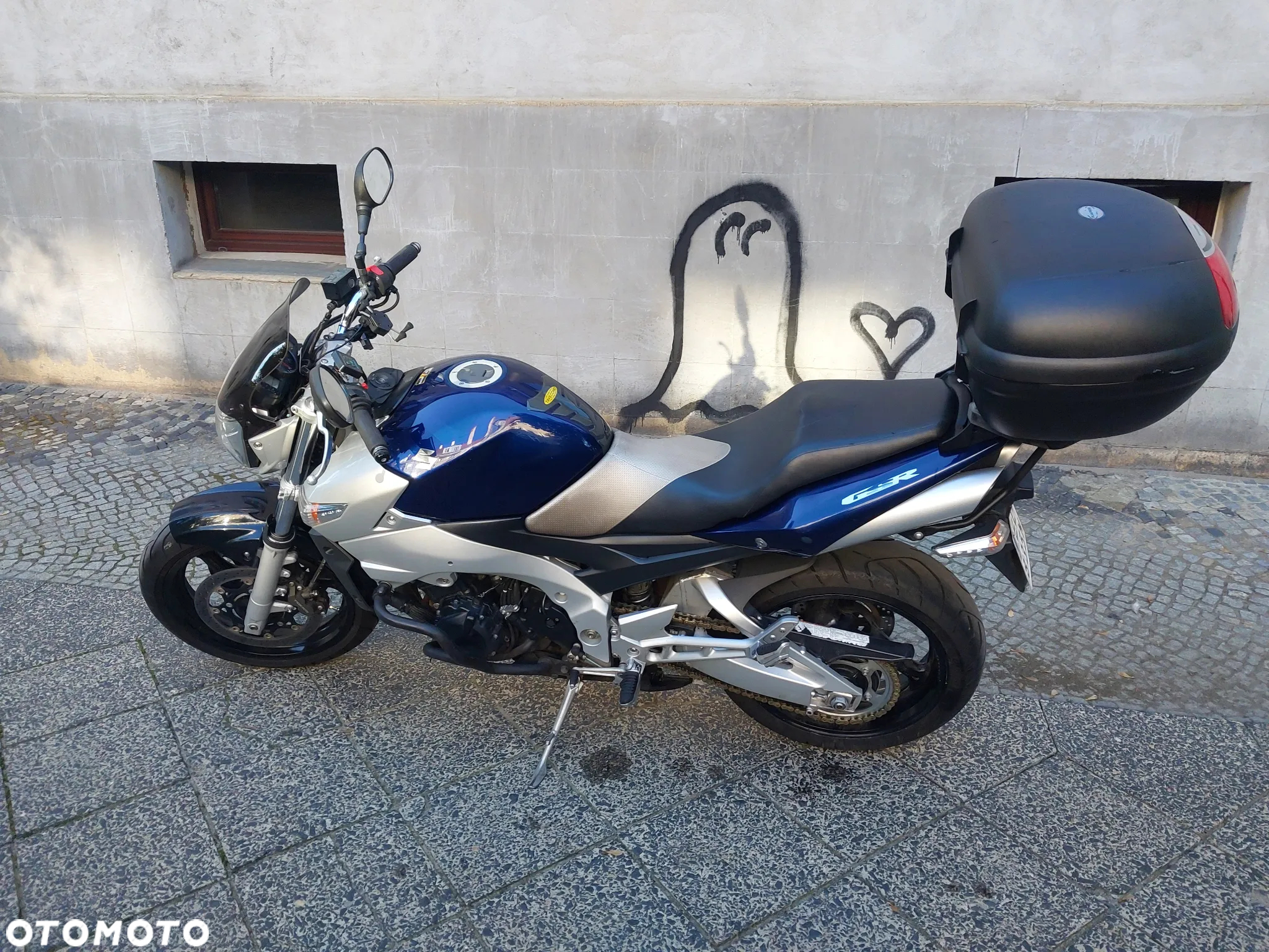Suzuki GSR - 7