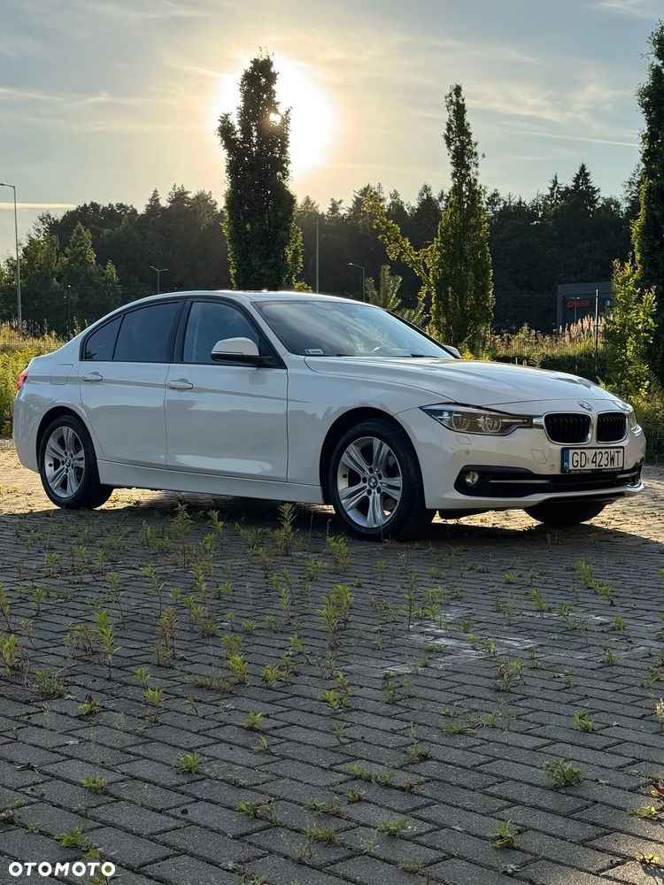 BMW Seria 3 318i Sport Line - 11